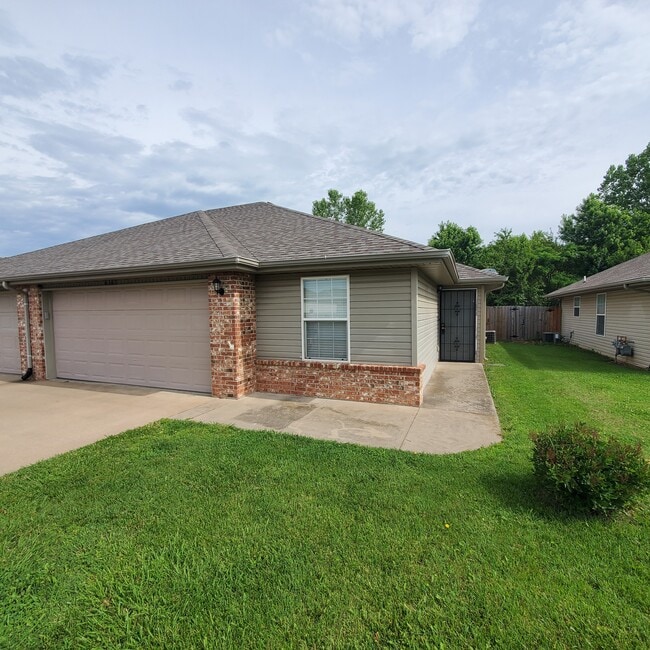 4361 W La Siesta St, Unit 4361 W La Siesta St. in Springfield, MO - Building Photo - Building Photo