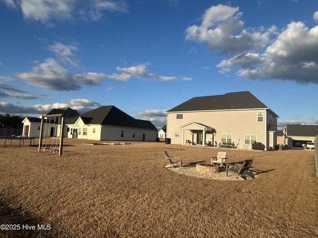 927 Farmyard Garden Dr in Jacksonville, NC - Building Photo - Building Photo