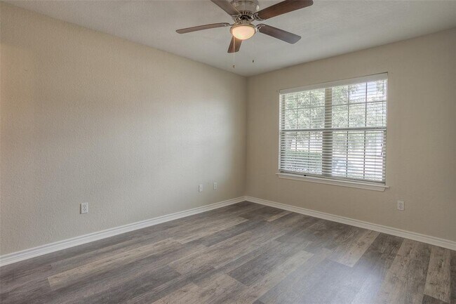 110 Sendero Dr in Huntsville, TX - Building Photo - Building Photo