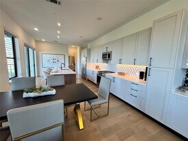 2620 Maple Ave in Dallas, TX - Building Photo