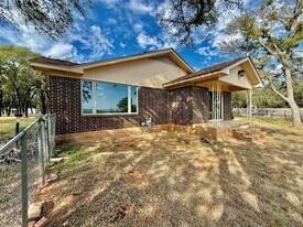 403 Principio Rd in Mineral Wells, TX - Building Photo