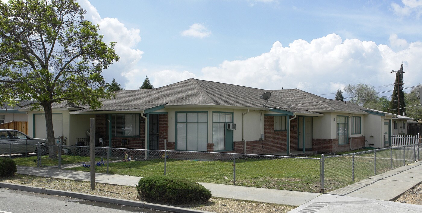 1589 Elm St in Livermore, CA - Foto de edificio