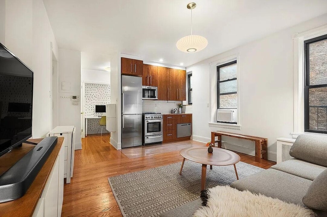 251 Pacific St in Brooklyn, NY - Building Photo