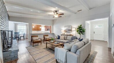 3227 Rolling Knoll Dr in Farmers Branch, TX - Building Photo - Building Photo