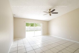 1057 Bridlewood Way in Brandon, FL - Foto de edificio - Building Photo