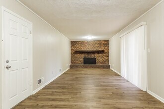 605 Crosscreek Trail in Pelham, AL - Building Photo - Building Photo