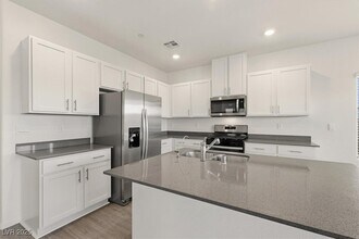 502 Red Lovebird Ave in Henderson, NV - Building Photo - Building Photo