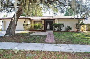 1204 Letona Ln in Valrico, FL - Building Photo