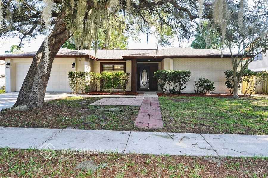 1204 Letona Ln in Valrico, FL - Foto de edificio