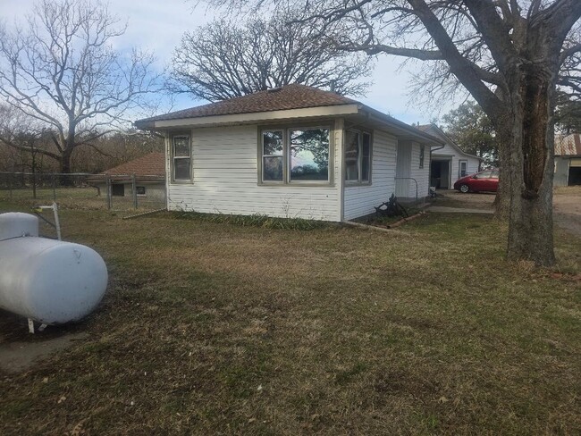 7910 W 109th St N in Sedgwick, KS - Foto de edificio - Building Photo