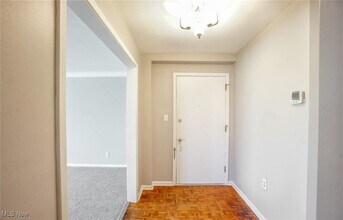 19425 Van Aken Blvd in Shaker Heights, OH - Building Photo - Building Photo