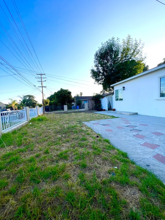14637 Astoria St in Sylmar, CA - Building Photo