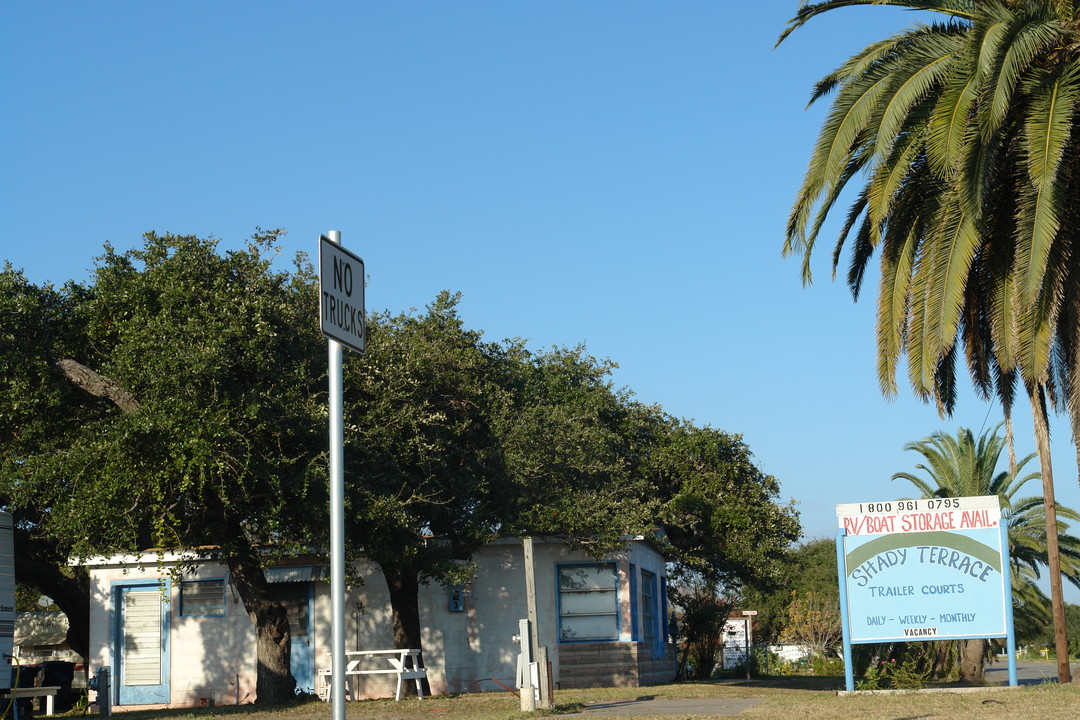 208 Commercial St in Aransas Pass, TX - Building Photo