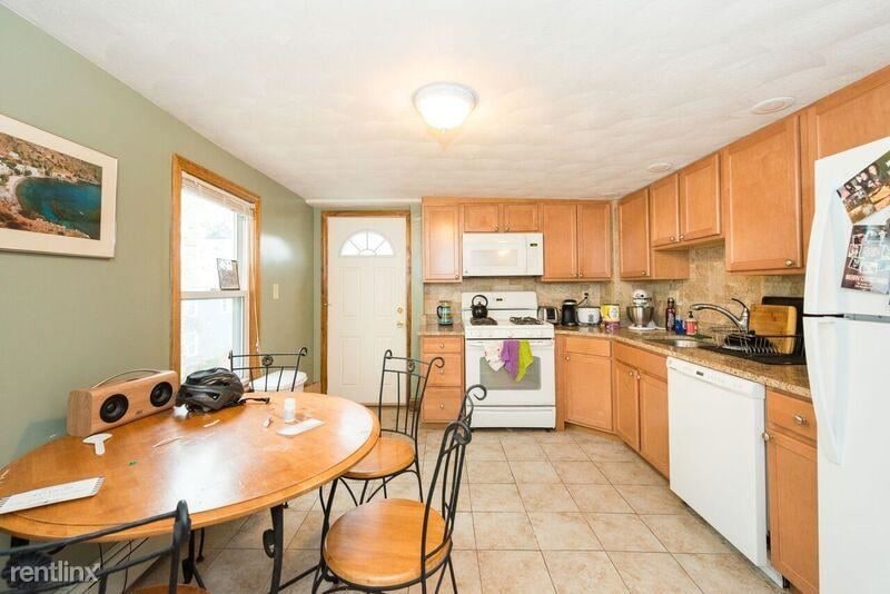 585 Somerville Ave-Unit -# 3BD in Somerville, MA - Building Photo