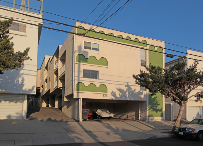 Lord Carlton Apartments in Santa Monica, CA - Building Photo - Building Photo