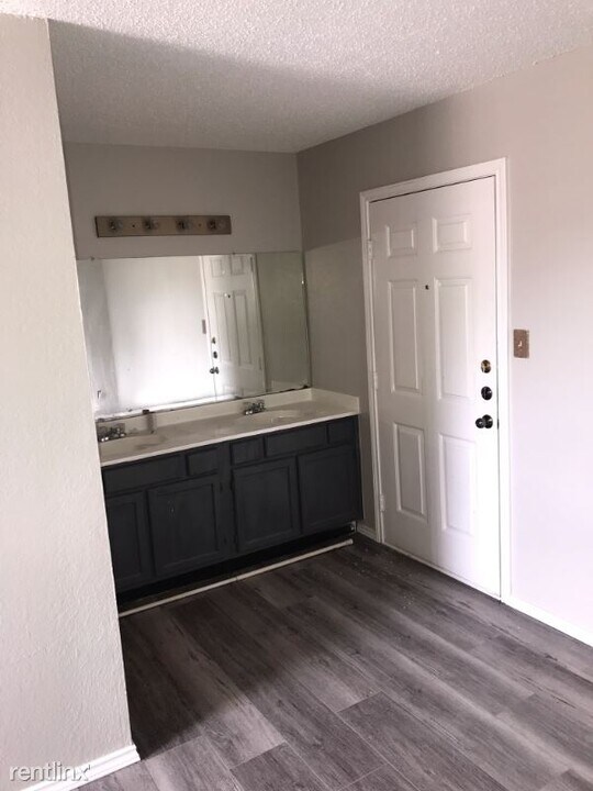 9829 Walnut St-Unit -Unit O204 in Dallas, TX - Building Photo
