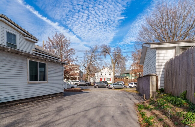 70 Lake Ave, Unit SI ID1302140P in Saratoga Springs, NY - Building Photo - Building Photo