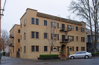 Senator Place Apartments in Sacramento, CA - Building Photo - Building Photo