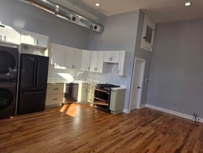 831 S Western Ave in Chicago, IL - Foto de edificio - Building Photo