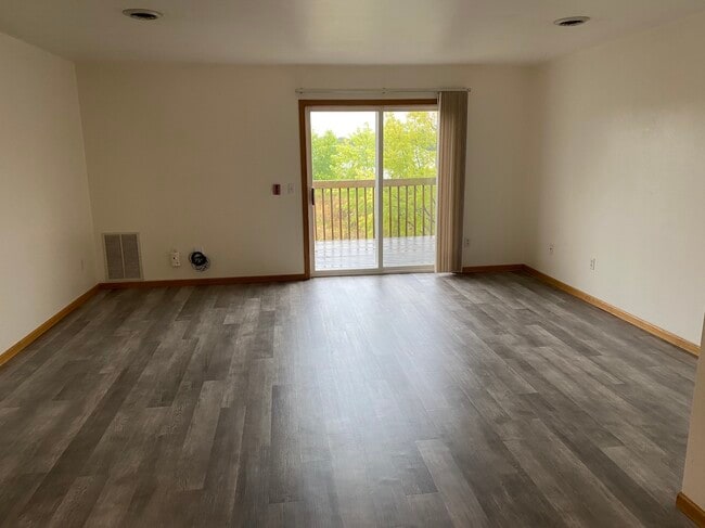 Trail Side Drive Apartments - FULL OCCUPANCY in Deforest, WI - Foto de edificio - Building Photo