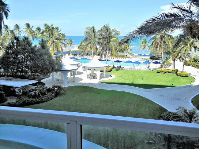 5151 Collins Ave in Miami Beach, FL - Building Photo - Building Photo