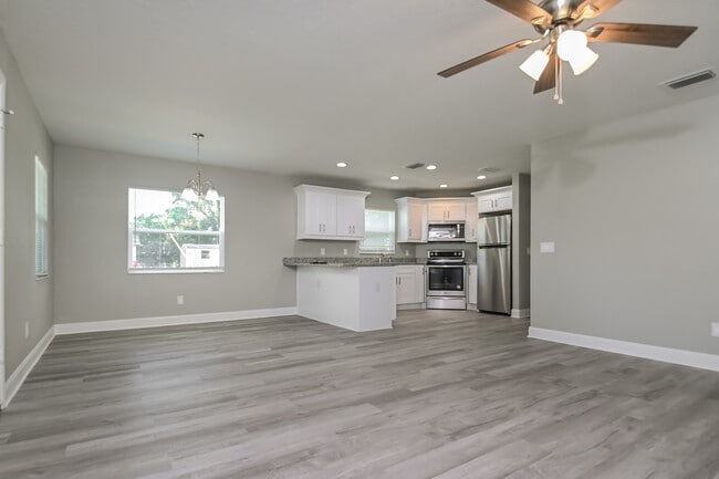 917 E Laura St in Plant City, FL - Building Photo - Building Photo
