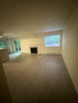 15415 35th Ave W, Unit e201 in Lynnwood, WA - Building Photo