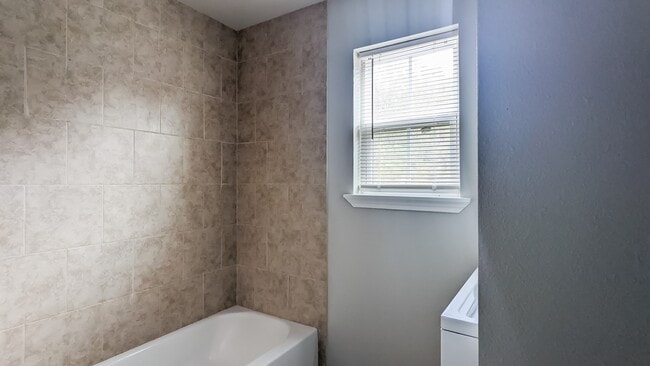 1000 Foster Dr in Conroe, TX - Building Photo - Building Photo