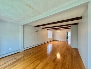 47 Estes St, Unit 2 in Everett, MA - Building Photo - Building Photo