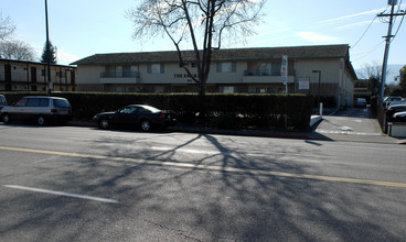 Emerald Gardens in Mountain View, CA - Building Photo - Building Photo