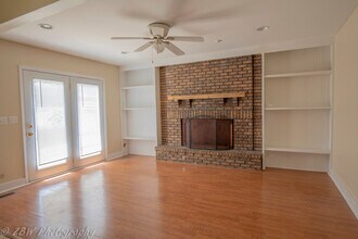 129 S Orchard Dr in Bolingbrook, IL - Building Photo - Building Photo