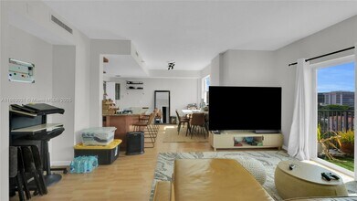1627 SW 37th Ave in Miami, FL - Building Photo - Building Photo