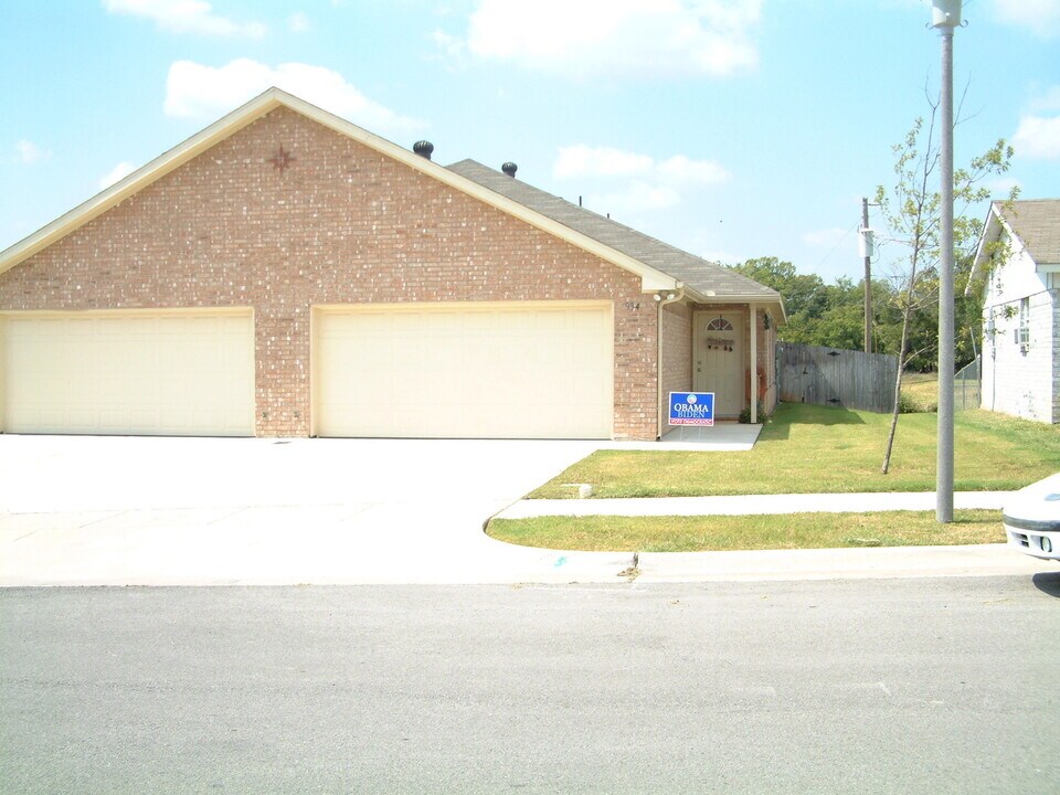 934 Sylvia St-Unit -934 in Weatherford, TX - Foto de edificio