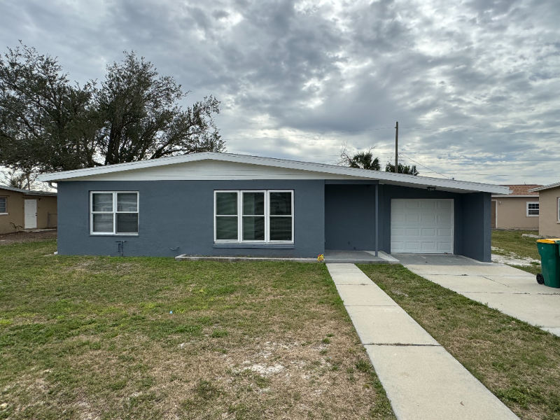 22129 Midway Blvd in Port Charlotte, FL - Building Photo