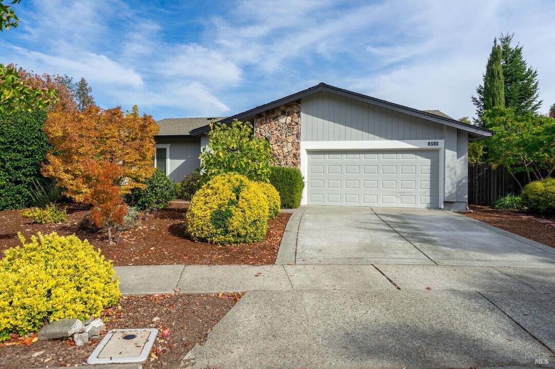 4248 Leafwood Cir E in Santa Rosa, CA - Foto de edificio