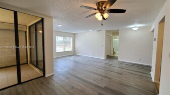 2828 Carambola Cir S, Unit 1999 in Coconut Creek, FL - Building Photo