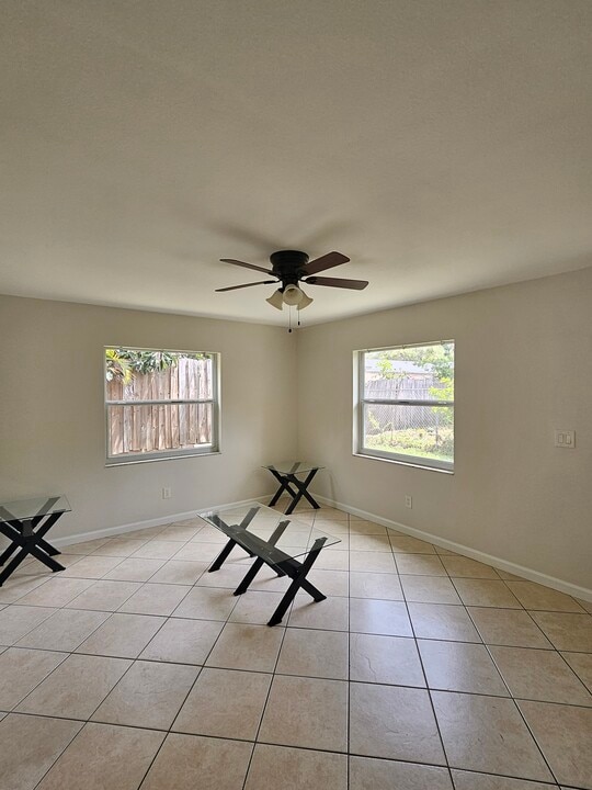 1735 S Washington Ave, Unit Unit B in Clearwater, FL - Building Photo