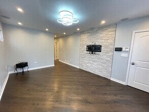 3230 N Elston Ave in Chicago, IL - Building Photo - Building Photo