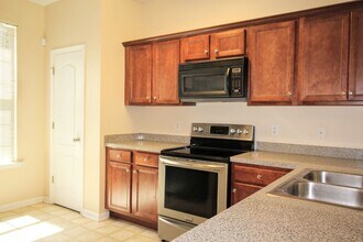 1402 Bayrose Cir in East Point, GA - Building Photo - Building Photo