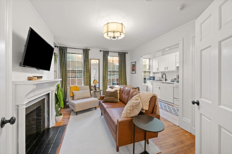 102 Revere St in Boston, MA - Building Photo