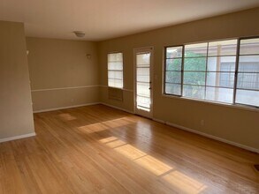 10513 Grovedale Dr in Whittier, CA - Foto de edificio - Building Photo