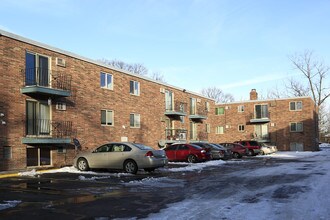 Colonnade in Elyria, OH - Building Photo - Building Photo