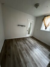 1166 Victoria Av, Unit Main in Windsor, ON - Foto de edificio - Building Photo