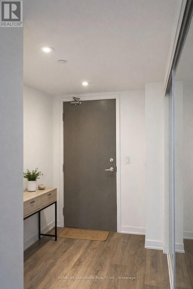 88 Harbour St in Toronto, ON - Building Photo - Building Photo