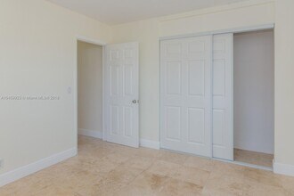 5520 Hayes St in Hollywood, FL - Building Photo - Building Photo