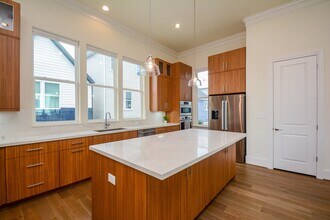 8745 Park Kolbe Ln in Houston, TX - Building Photo - Building Photo