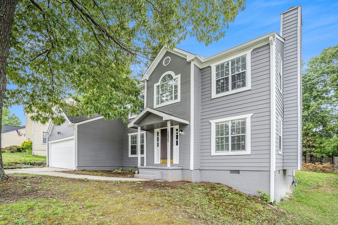 7023 Grinder Dr in Austell, GA - Foto de edificio