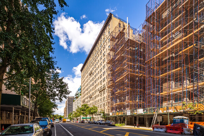 535 W 110th St in New York, NY - Building Photo - Building Photo