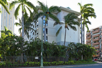 Ala Wai Garden Plaza in Honolulu, HI - Building Photo - Building Photo