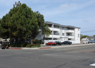 870 Diamond St in San Diego, CA - Building Photo - Building Photo